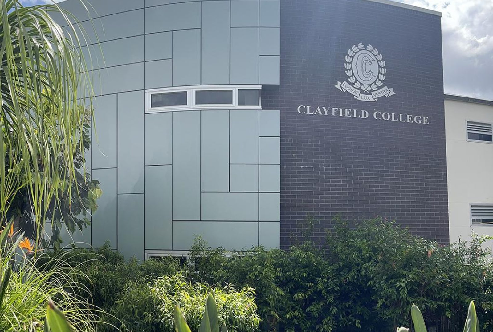HVG Facades MondoClad Clayfield College Article  Website